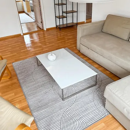 Family & Business Friendly 2br By 31 Apartment