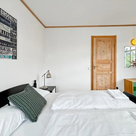 Family & Business Friendly 2br By 31 *