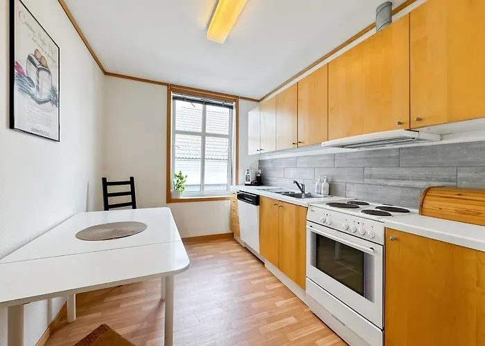 Apartment Family & Business Friendly 2br By 31 *