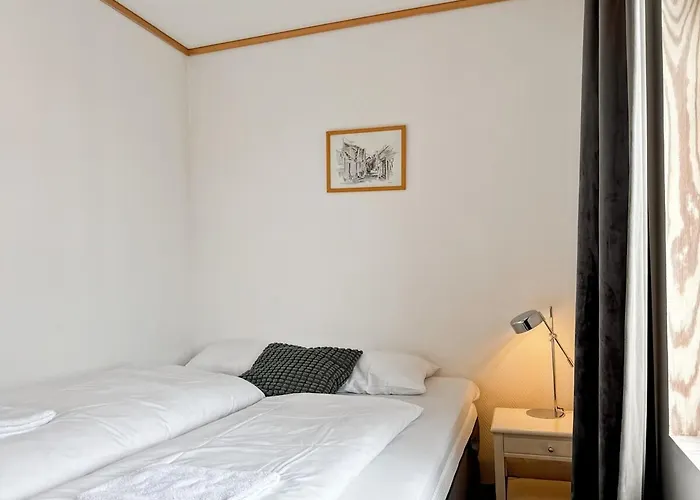 Family & Business Friendly 2br By 31 *