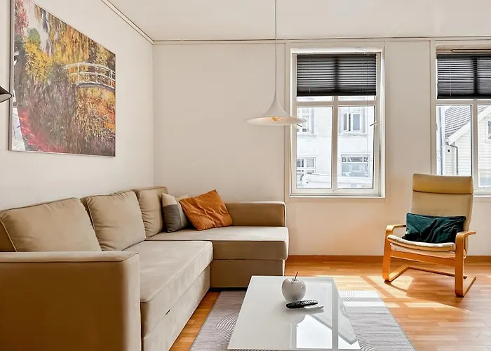 Family & Business Friendly 2br By 31 Apartment *